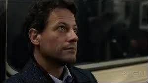 Quel métier exerce l'acteur principal ?