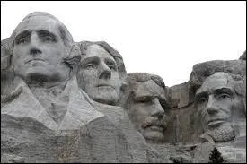 Parmi les quatre présidents américains sculptés sur le mont Rushmore, lequel a une barbe ?