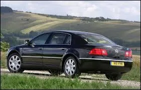 Cette voiture de luxe est une ...