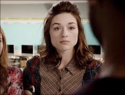 Comment se nomme cette fille qui a &eacute;t&eacute; tu&eacute;e &agrave; la fin de la saison 3, par un oni ? Elle est interpr&eacute;t&eacute;e par Crystal Reed.