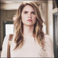 Comment se nomme cette fille qui fait partie des personnages principaux depuis la saison 4 ?