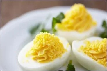 Comment appelle-t-on cette façon de faire un uf ?