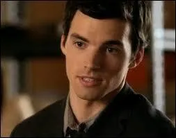 Qui a flirté avec Ezra Fitz ?