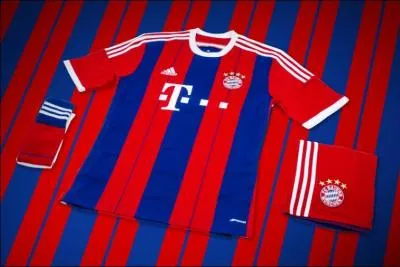 À quel club appartient ce maillot ?