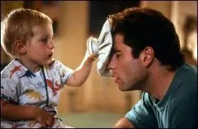 Dans "Allô maman, ici bébé", comment se prénomme le bébé élevé par sa mère Mollie et James ?