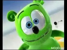 Comment s'appelle l'ours vert qui chante représenté sur la photo ?