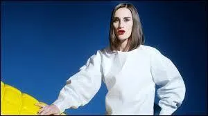 Qui est cette chanteuse dont le dernier album se nomme " Complètement fou ! "