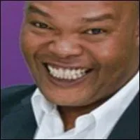 De quel groupe comique l'humoriste Didier Mangaye a-t-il fait partie ?