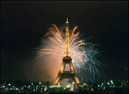 Combien la tour Eiffel compte-t-elle d'étages ?