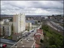 6 - Parmi ces chanteurs, lequel a chant&eacute; "Orly" ?