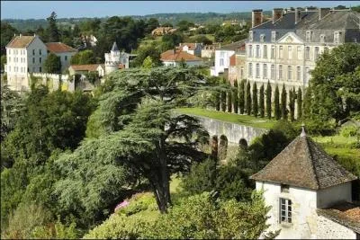 Pour votre travail, vous devez vous rendre &agrave; Nontron, dans quel d&eacute;partement devez-vous aller ?