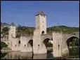Cahors, capitale historique du Quercy, est habitée par ...