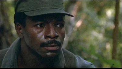 On n'a pas idée non plus de chercher des noises à une créature qui peut se rendre invisible, dans lequel de ces trois films passe-t-il l'arme à gauche ?