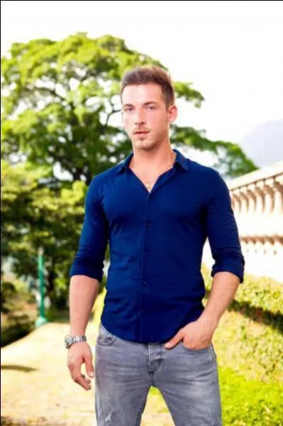 Quel candidat a quitté l'aventure car il ne s'y si sentait pas bien et pour passer des épreuves pour devenir coach de sport ?