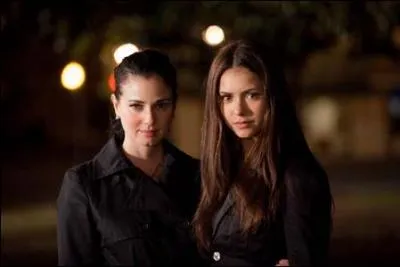 Qui est la vraie mère d'Elena ?