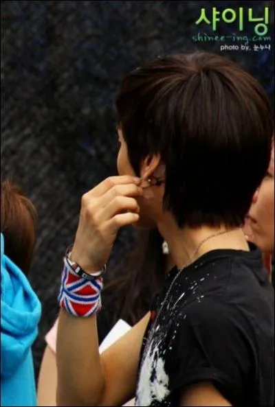 De quel groupe est le chanteur Jong Hyun ?