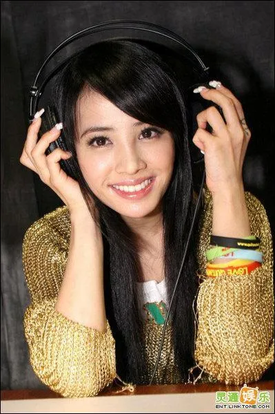 Qui a fait un carton avec la chanson "Fire" ?