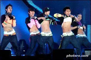 Dans quel clip les BIGBANG montrent-ils leurs ventres ?