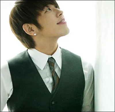 Avec quelle chanson Tae Goon -t-il démarré sa carrière ?