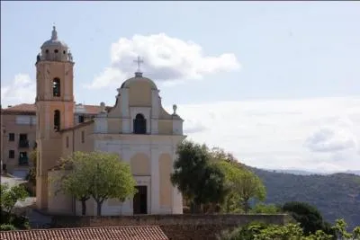 L'église de l'Assomption dite "latine", édifiée de 1822 à 1828, fait face à l'église grecque de cette ville de Corse-du-Sud, située sur la côte ouest de l'île.