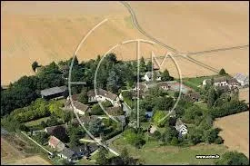 Voici une partie due la commune Eurélienne de Crucey-Villages. Elle se situe en région ...