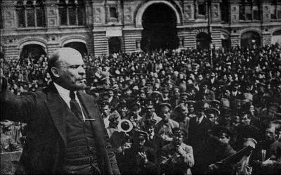 Je ne vais pas vous demander la date de la 1ère Guerre mondiale car tout le monde la connaît ! Mais pendant cette guerre, quand a eu lieu la Révolution russe ?