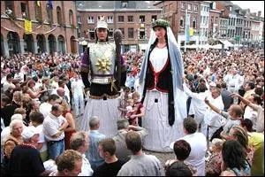 Ce sont les géants d'une ville, laquelle ?