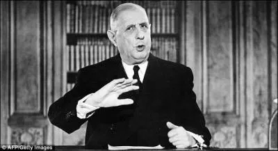 Complétez les trous : le général de Gaulle, qui est au pouvoir jusqu'en ____ puis à nouveau à partir de ____, et dont l'influence reste prépondérante...