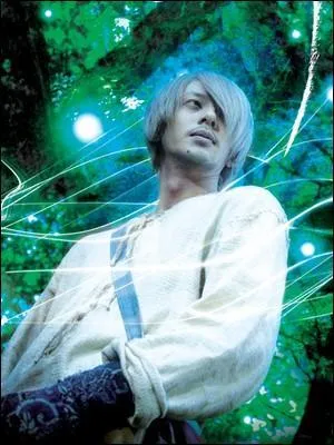 Ginko est un spécialiste des mushi, des formes de vie primitives et élémentaires : il les voit, et en plus, il les attire ! C'est dans :