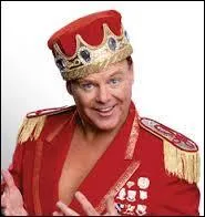 Quel est ce commentateur et ancien catcheur ?