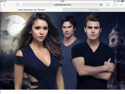 Pour qui le cur d'Elena balance-t-il (dans la saison 1) ?