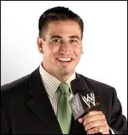 Quel est ce commentateur qui est là depuis longtemps ?