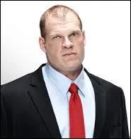 Quel est ce catcheur qui était surnommé "The Big Red Monster" ?