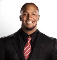 Quel est ce commentateur et ancien catcheur ?