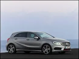 Pouvez-vous me donner le nom de cette voiture ?