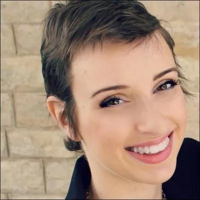 Comment s'appelle sa petite amie ?