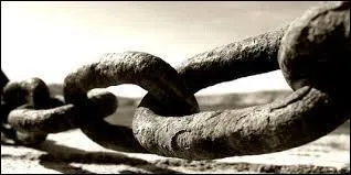 Mon premier est une marque de station-service, mon second est à la fin de la chaîne et mon tout est un département...