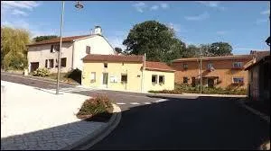 Le village lorrain de Varmonzey se situe dans le département ...
