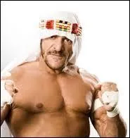 Qui est cet ancien catcheur qui a toujours son foulard sur sa tête ?