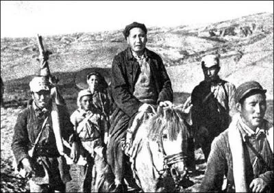 Fin octobre, la "Longue Marche" des communistes chinois s'achève après avoir parcouru 12 000 km en un an dans des conditions difficiles. Qui a mené ces marcheurs ?