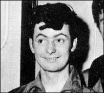 Il a &eacute;t&eacute; le guitariste du "violet pourpre". Il s'agit de :