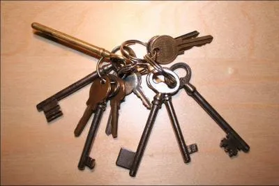 A-t-elle déjà fait une vidéo sur la recherche des clés ?