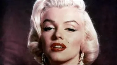 Dans "Le Milliardaire" de qui s'éprend Marilyn Monroe ?