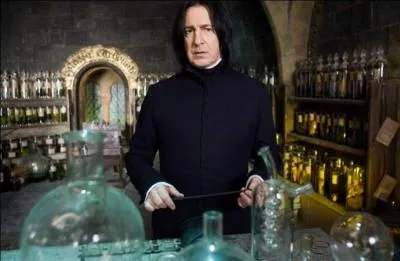 Dans Harry Potter et le prisonnier d'Azkaban, à quelle page le professeur Rogue demande-t-il avec insistance à ses élèves d'ouvrir leur livre ?