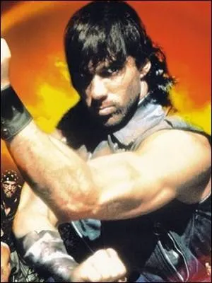 Le film auquel on s'intéresse à présent connait un grand succès, mais seulement auprès des chroniqueurs de nanars. Rebaptisé "North Star" par les américains, il est une adaptation de :