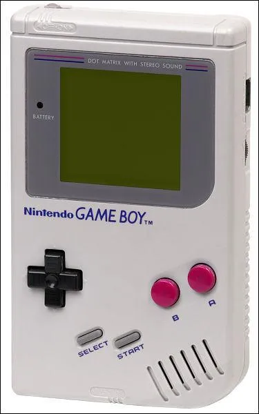 Quel jeu était inclus avec la console portable "Game Boy" lors de sa sortie en 1989 ?
