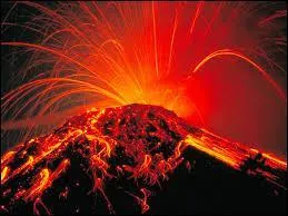 De la lave qui détruit tout, on appelle ça un :    