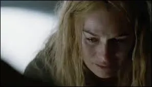 Quelles sont les charges dont Cercei est accusée lors de son emprisonnement ?