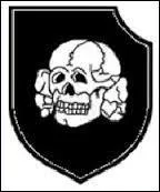 Ce sinistre symbole est associé à l'une des périodes les plus noires et nauséabondes de l'histoire de l'humanité. Dans les années 30 et 40, il est l'une des marques de reconnaissance de certaines unités et sections :