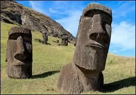 Sur quelle île trouve-t-on les statues appelées "moaï" ?